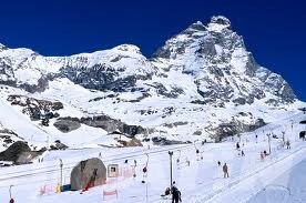 Sci: a Cervinia si scia tutto maggio nei weekend Sci: a Cervinia si scia tutto maggio nei weekend
