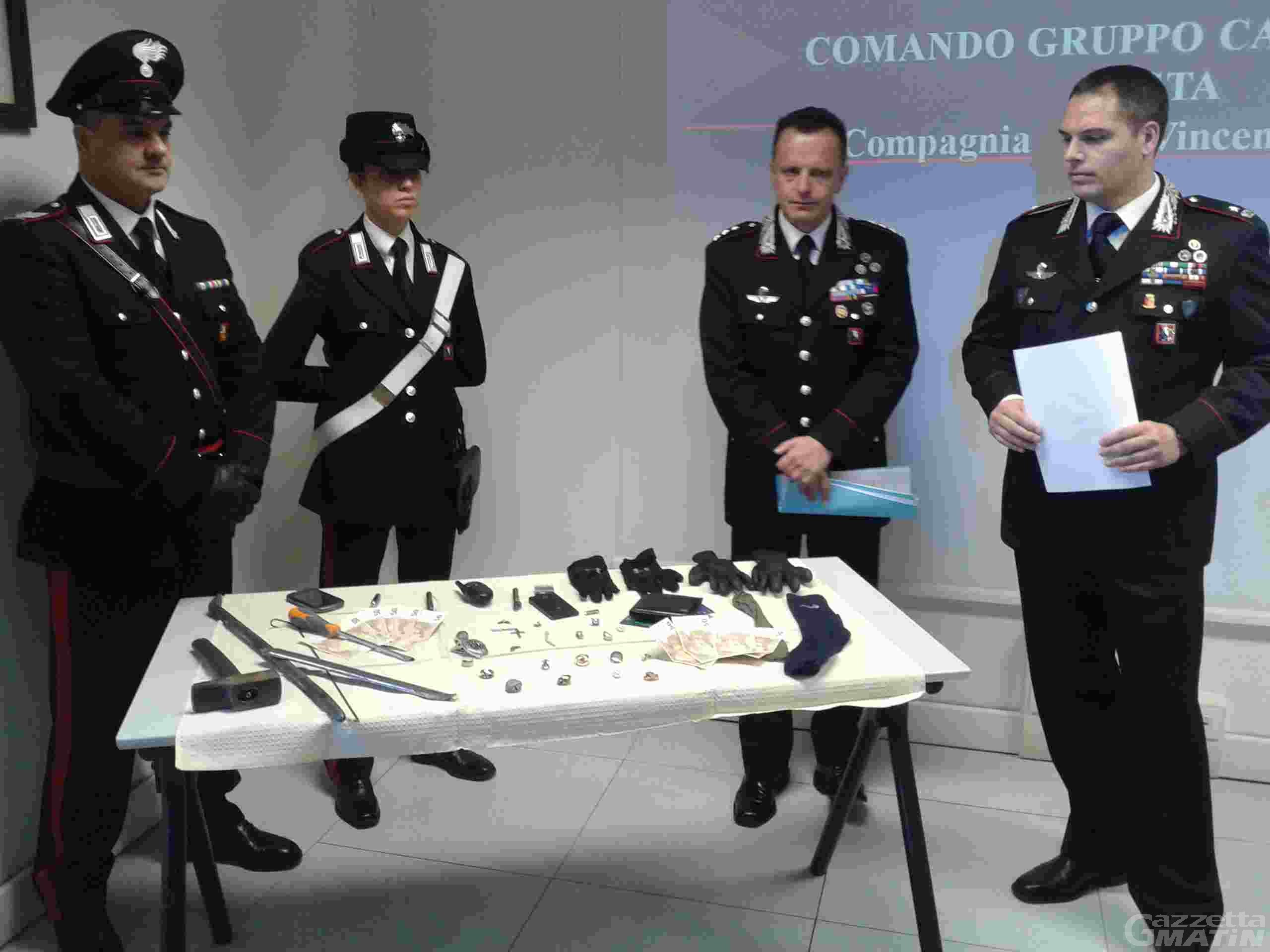 Furti: denunciati tre ‘pendolari’ albanesi autori di blitz tra Nus e Hône Furti: denunciati tre ‘pendolari’ albanesi autori di blitz tra Nus e Hône