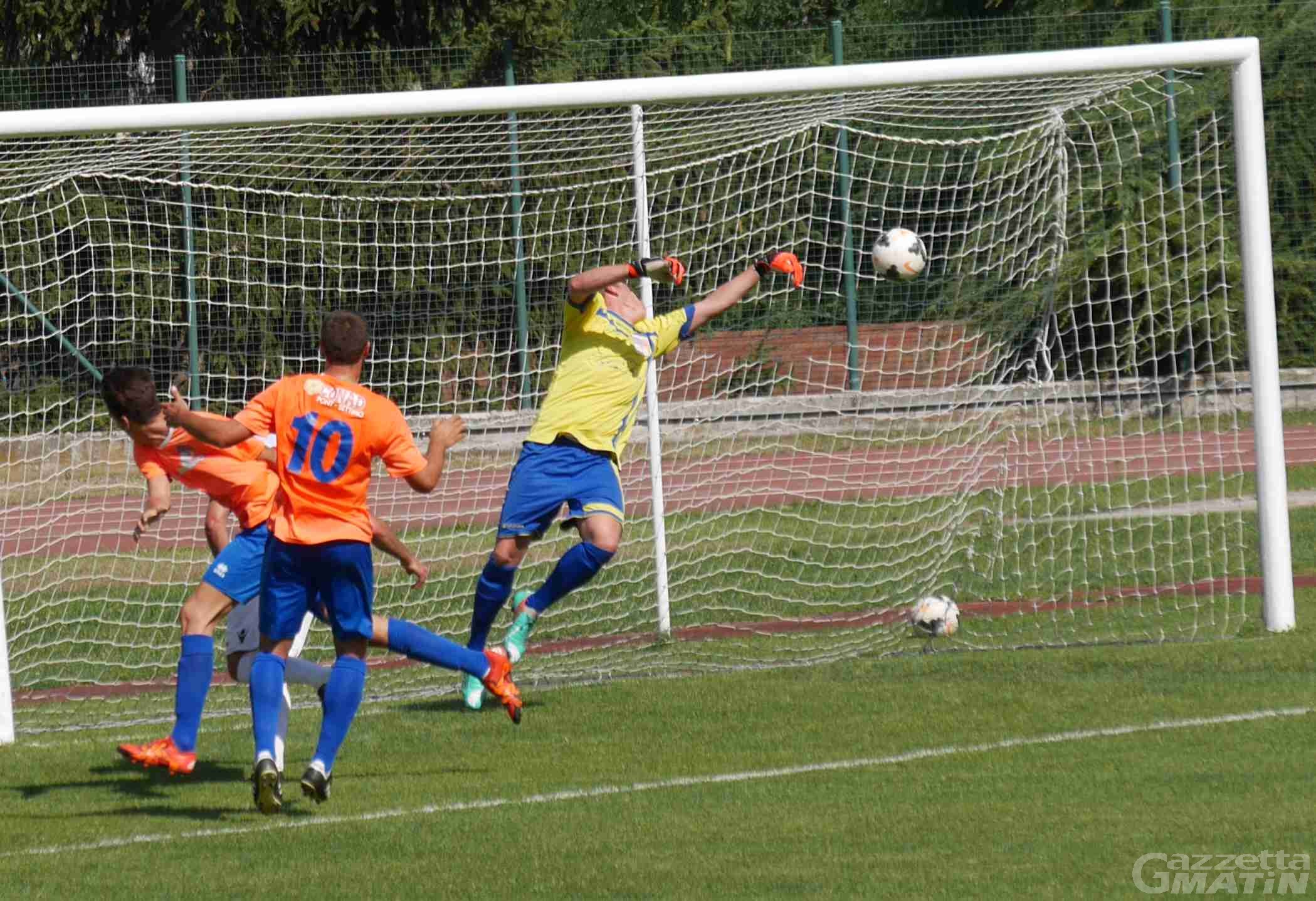 Calcio: Montari risponde a Noro, il derby è pari Calcio: Montari risponde a Noro, il derby è pari