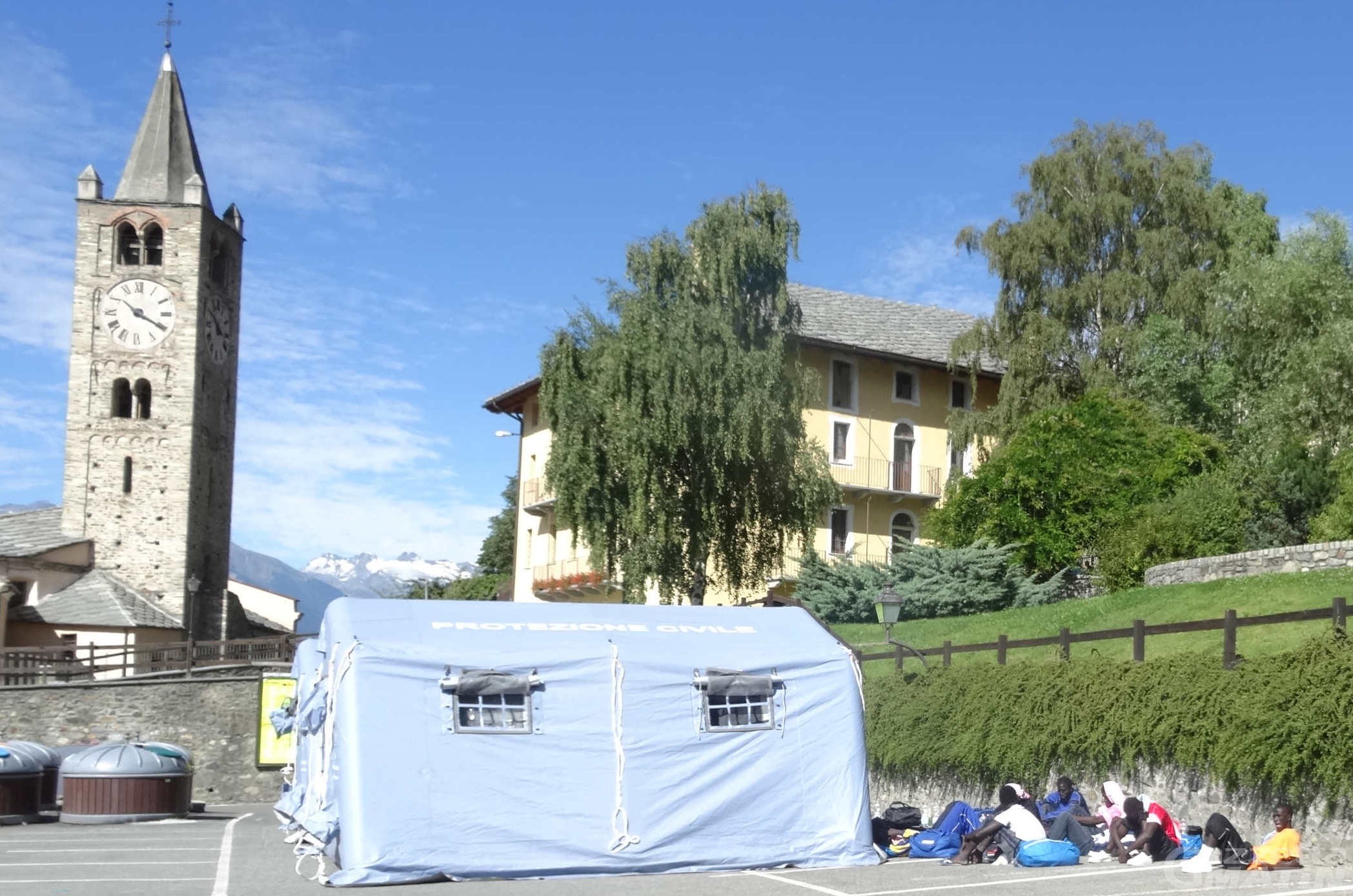 Migranti: il nuovo bando per la Valle d’Aosta prevede 300 posti e 18 euro Migranti: il nuovo bando per la Valle d’Aosta prevede 300 posti e 18 euro