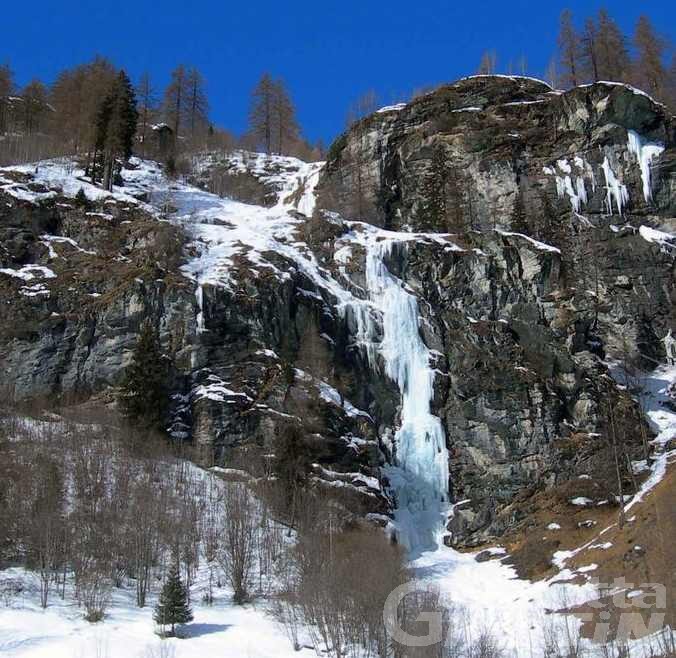 Dramma sulla cascata di ghiaccio: quattro morti a Gressoney Dramma sulla cascata di ghiaccio: quattro morti a Gressoney
