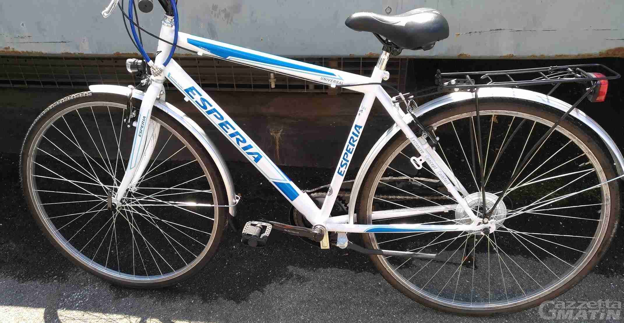 Ladri di biciclette: denunciati due giovani aostani Ladri di biciclette: denunciati due giovani aostani