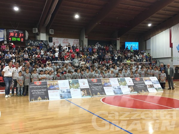 120 ragazzini a tu per tu con i giganti del basket 120 ragazzini a tu per tu con i giganti del basket