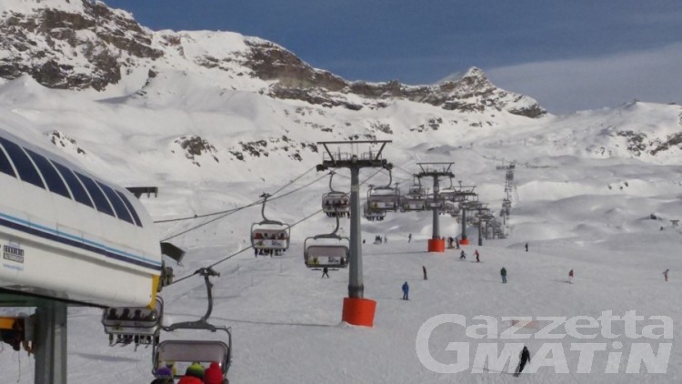 Cervinia: rubano sci sulle piste, tre giovani denunciati Cervinia: rubano sci sulle piste, tre giovani denunciati