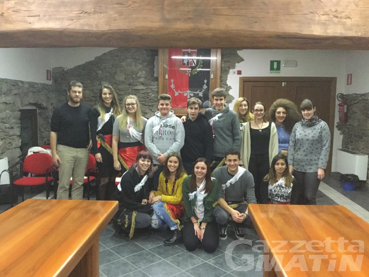 Montjovet: consegnate le maturità civiche ai ragazzi del 2000 Montjovet: consegnate le maturità civiche ai ragazzi del 2000