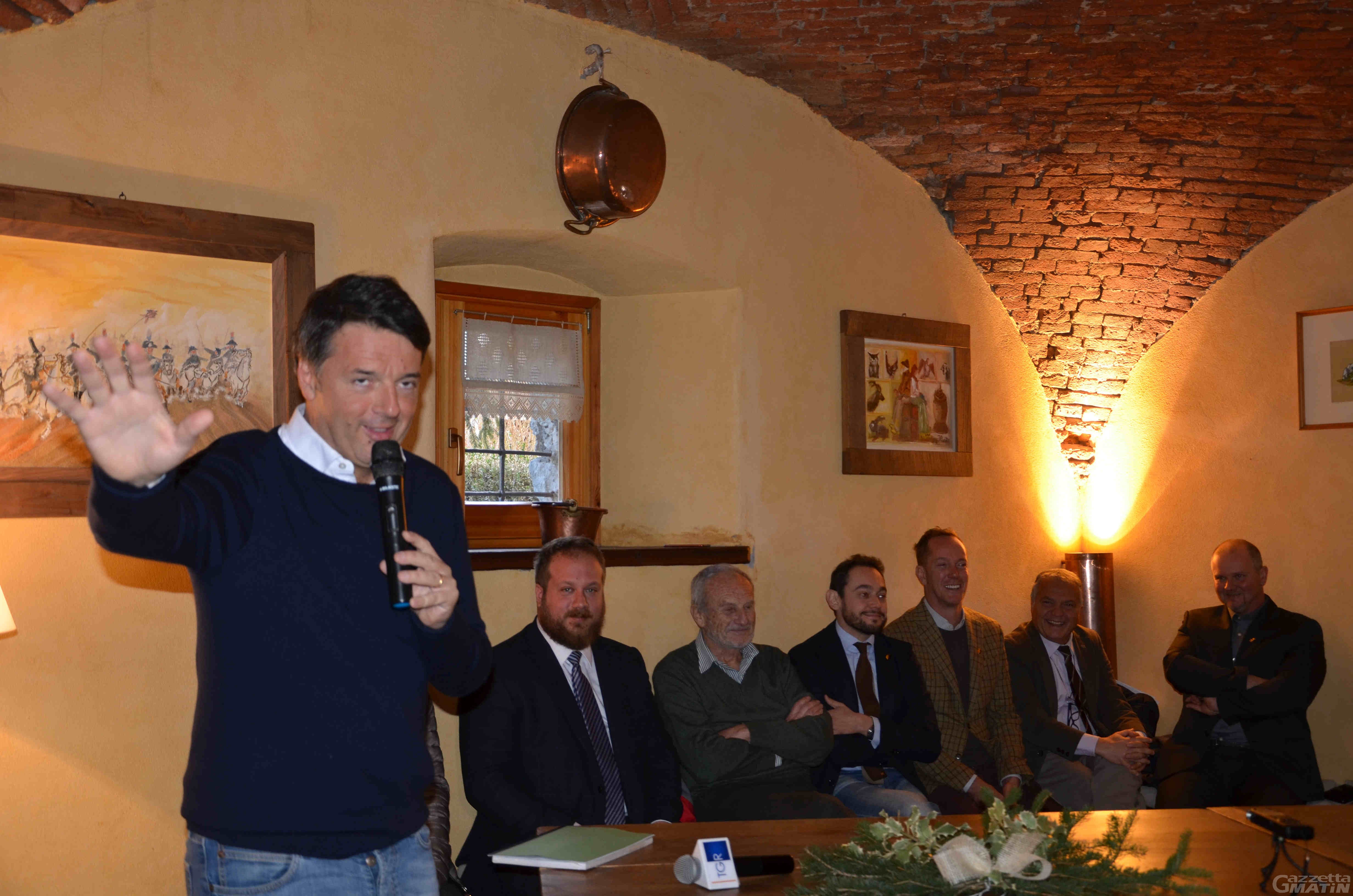 Pd, Matteo Renzi a Nus in ascolto delle associazioni Pd, Matteo Renzi a Nus in ascolto delle associazioni