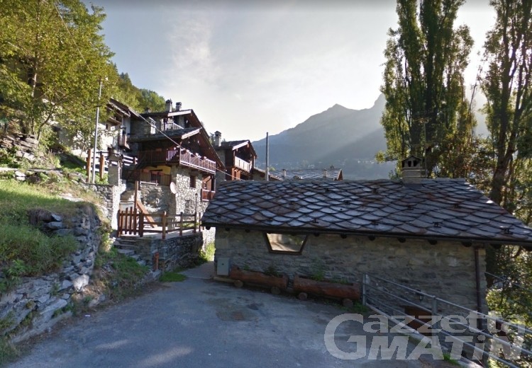 Caduta massi: evacuate otto persone a Valtournenche Caduta massi: evacuate otto persone a Valtournenche
