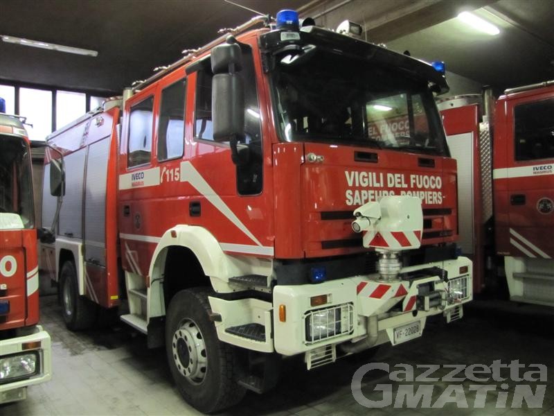 Arnad: incendio a Maison Bertolin, nessuna persona coinvolta Arnad: incendio a Maison Bertolin, nessuna persona coinvolta