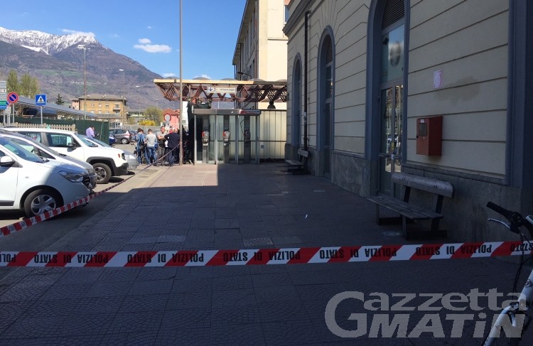 Aosta: allarme bomba alla stazione ferroviaria Aosta: allarme bomba alla stazione ferroviaria