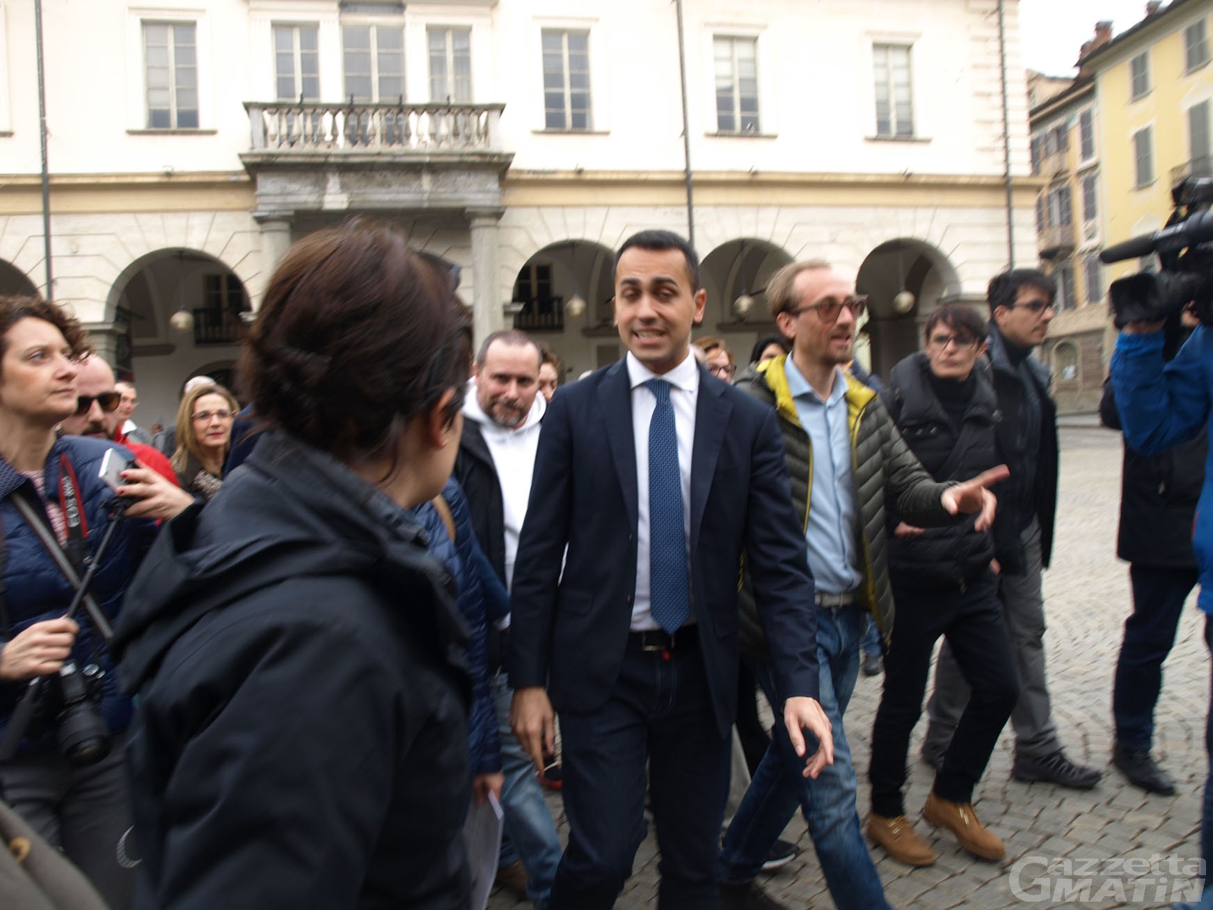 M5S: raggiunte le mille firme con Di Maio in piazza M5S: raggiunte le mille firme con Di Maio in piazza