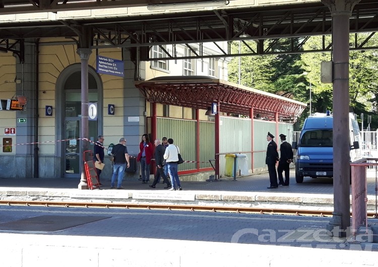Pacco sospetto in stazione ad Aosta: «Non poteva esplodere» Pacco sospetto in stazione ad Aosta: «Non poteva esplodere»