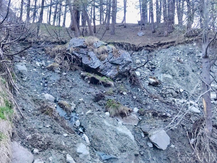 Masso pericolante: evacuata Tschaval a Gressoney-La-Trinité Masso pericolante: evacuata Tschaval a Gressoney-La-Trinité