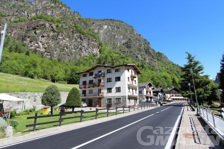 Antey, riaperta la strada regionale della Valtournenche Antey, riaperta la strada regionale della Valtournenche