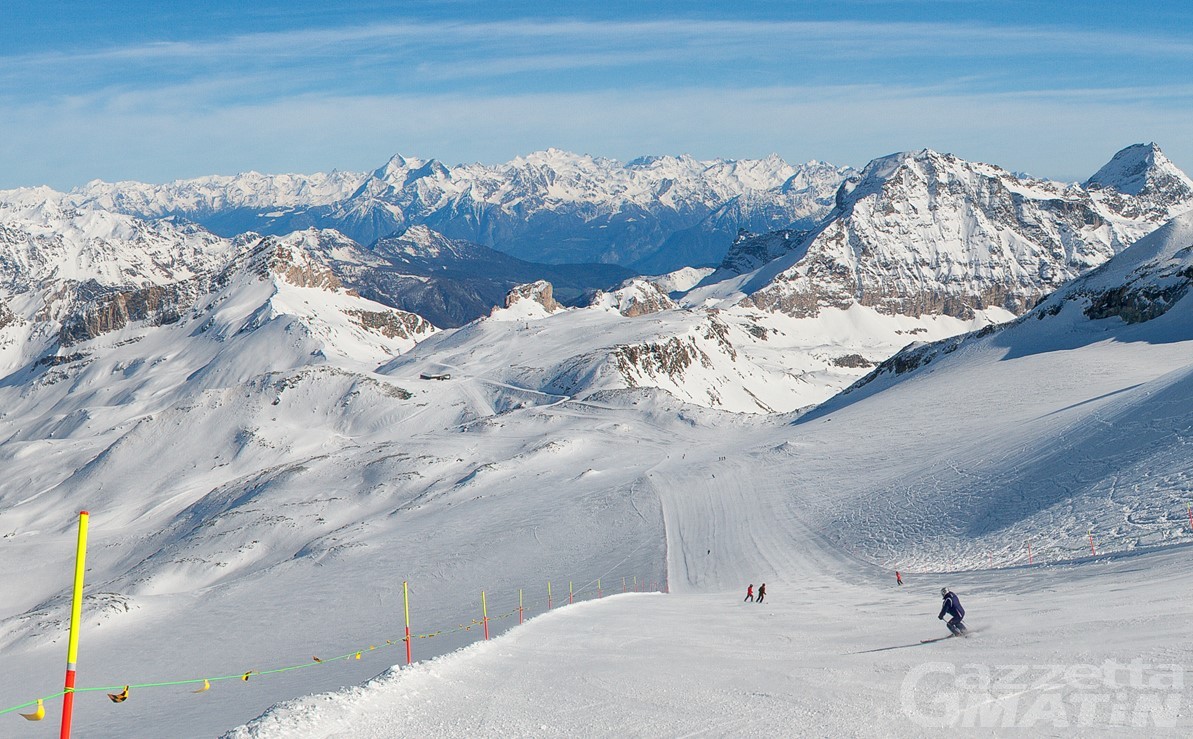 Cervinia: via alla stagione dello sci estivo Cervinia: via alla stagione dello sci estivo