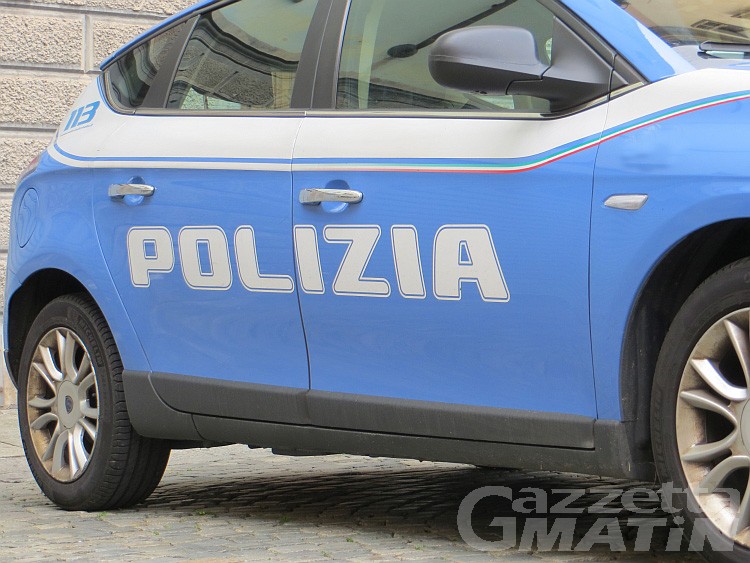 Polizia: controlli straordinari, giovane fermato con 4.5 grammi di marijuana Polizia: controlli straordinari, giovane fermato con 4.5 grammi di marijuana