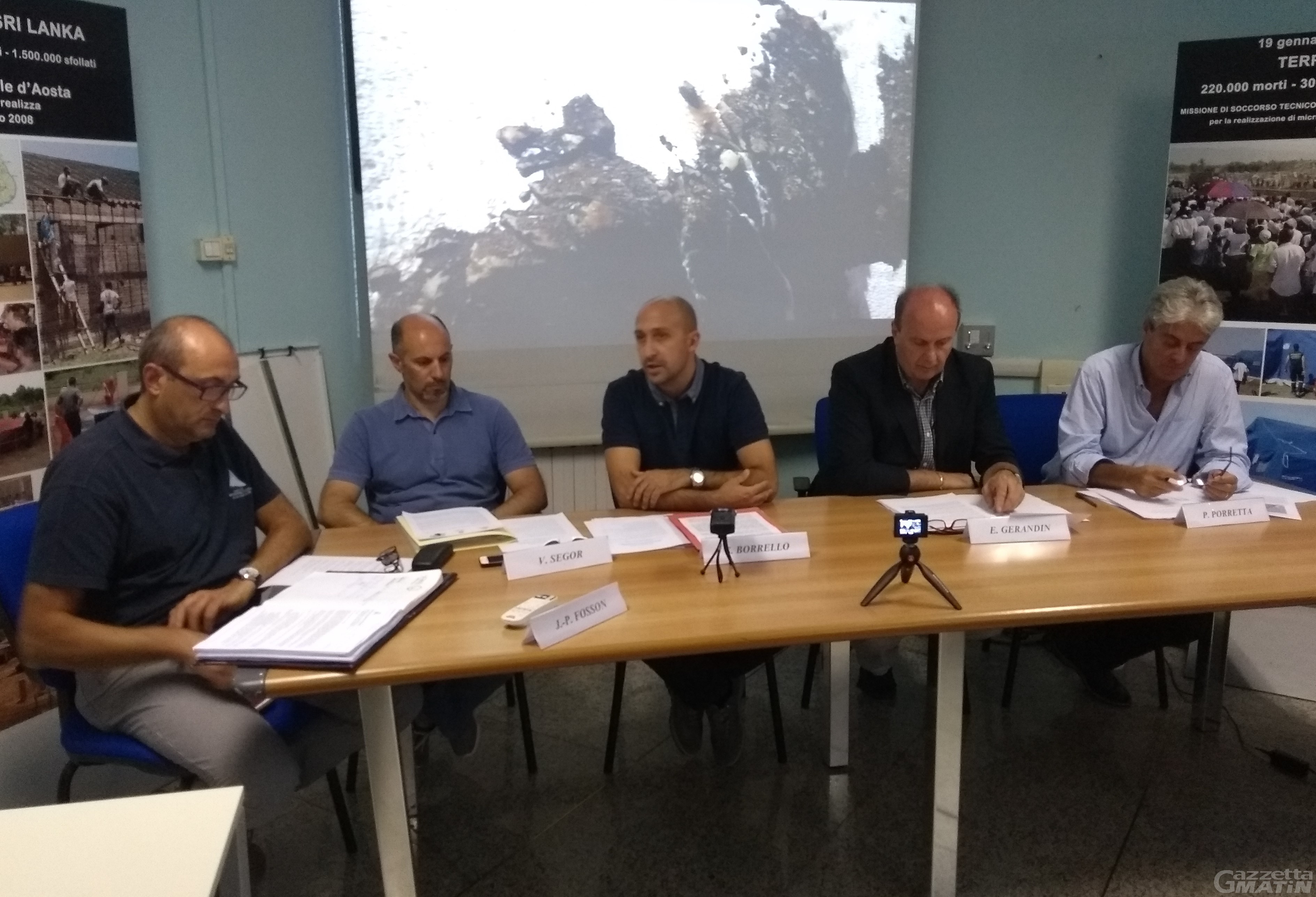 Cogne: svuotamento urgente lago glaciale di Grand Croux Cogne: svuotamento urgente lago glaciale di Grand Croux