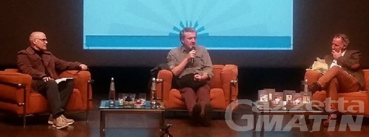“Fate il vostro gioco”: 300 fan ad Aosta per la presentazione dell’ultimo romanzo di Antonio Manzini “Fate il vostro gioco”: 300 fan ad Aosta per la presentazione dell’ultimo romanzo di Antonio Manzini