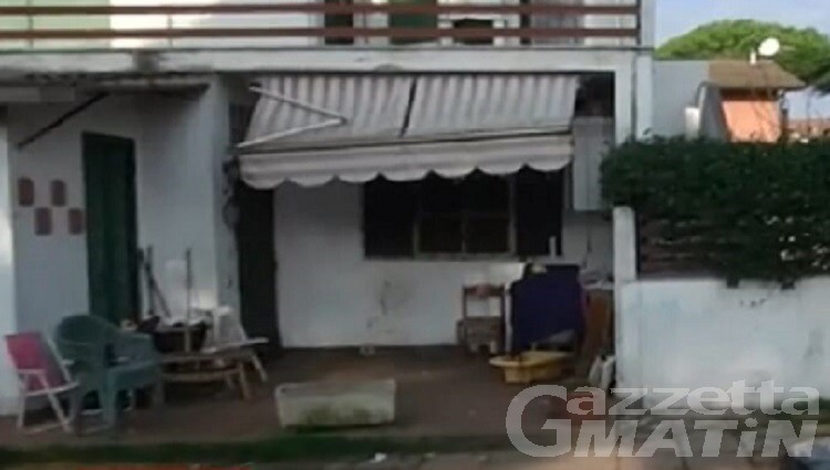 Anzio, uomo muore in giardino: nella casa trovati moglie e quattro figli in grave situazione di degrado. Erano residenti a Fénis Anzio, uomo muore in giardino: nella casa trovati moglie e quattro figli in grave situazione di degrado. Erano residenti a Fénis