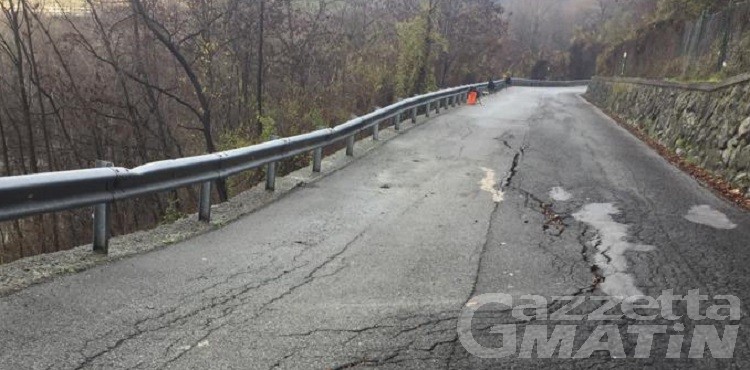 Saint-Marcel, il sindaco: strada a rischio crollo, chi ha tolto i new jersey è un irresponsabile Saint-Marcel, il sindaco: strada a rischio crollo, chi ha tolto i new jersey è un irresponsabile
