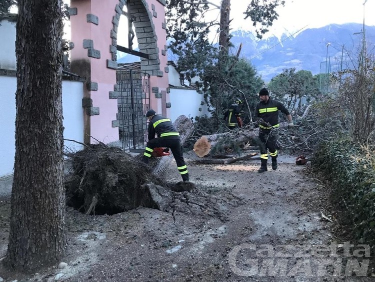 Forte vento: annullata la fiaccolata a Breuil Cervinia Forte vento: annullata la fiaccolata a Breuil Cervinia