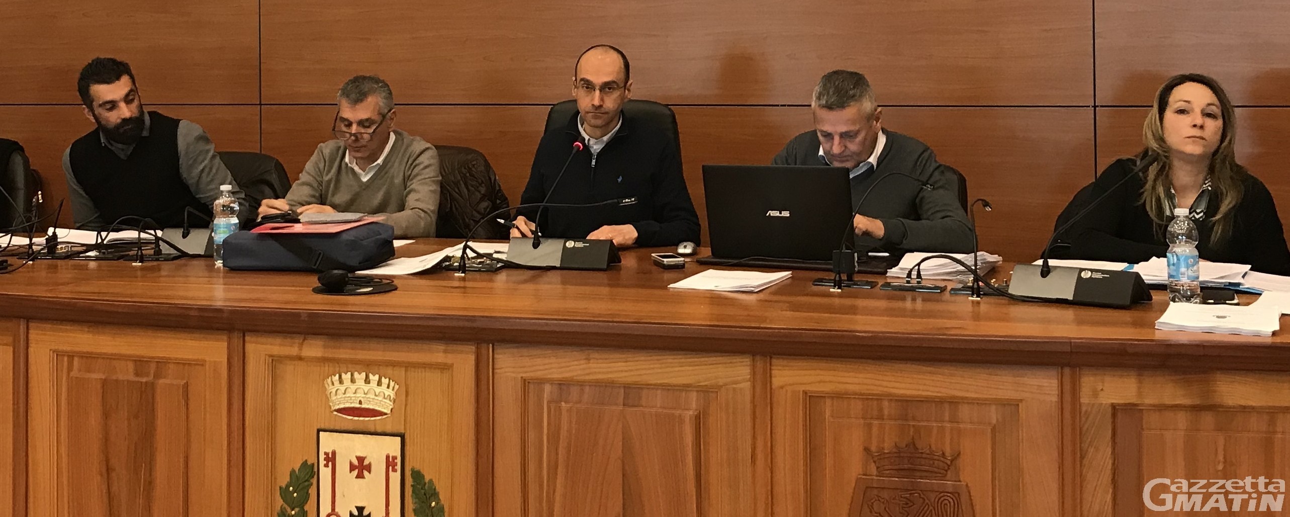 ‘ndrangheta, Saint-Pierre rinvia la seduta Consiglio comunale per “approfondimenti” ‘ndrangheta, Saint-Pierre rinvia la seduta Consiglio comunale per “approfondimenti”