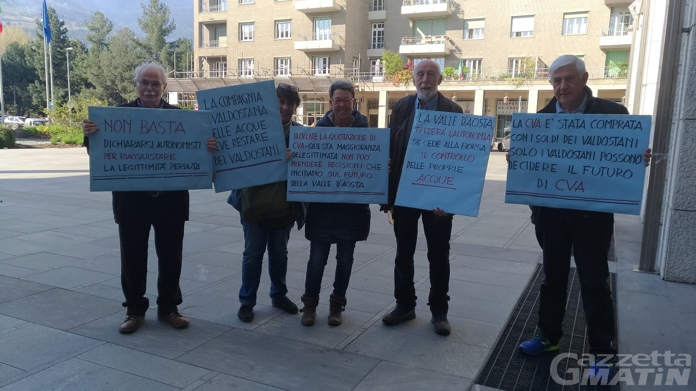 Cva: contro la quotazione in borsa, protesta davanti alla Regione Cva: contro la quotazione in borsa, protesta davanti alla Regione