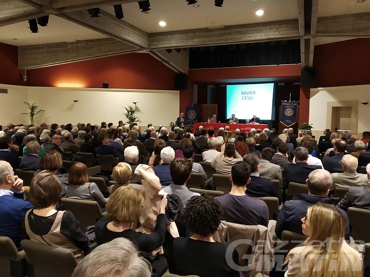 Carlo Cottarelli ad Aosta: «Ridurre la burocrazia» Carlo Cottarelli ad Aosta: «Ridurre la burocrazia»
