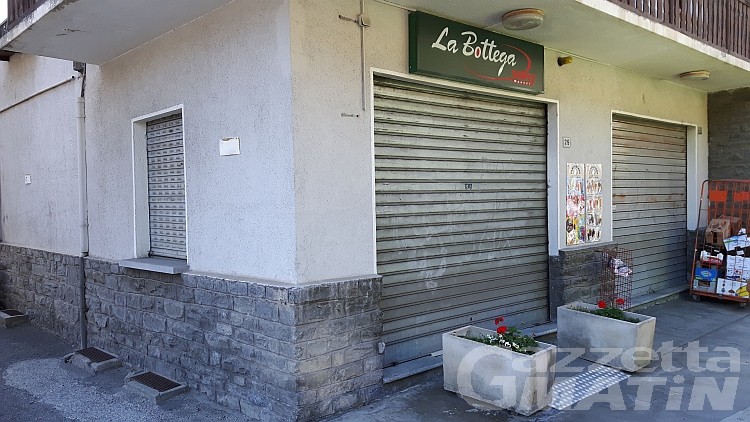 Rapina a minimarket, arrestati due aostani Rapina a minimarket, arrestati due aostani