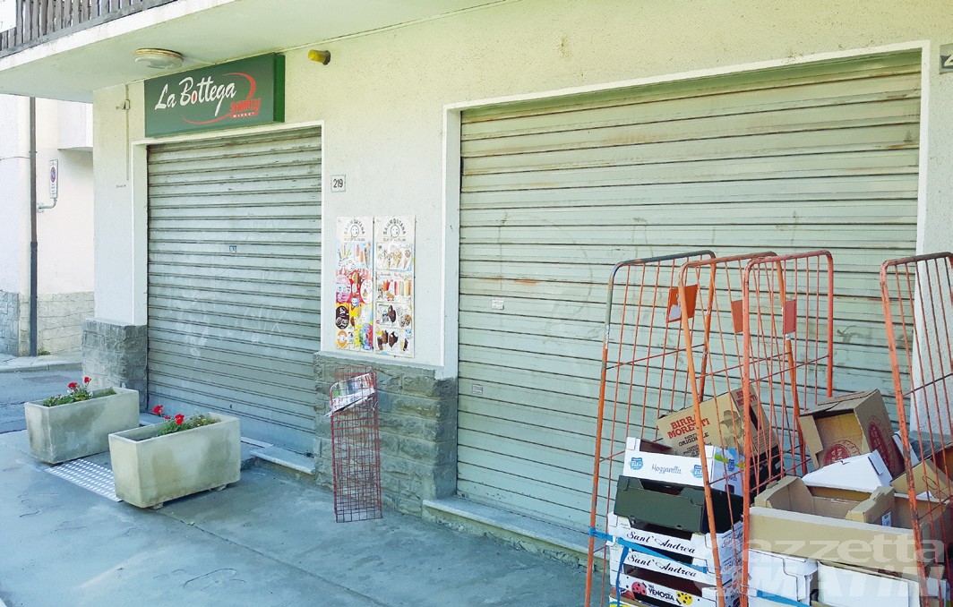 Aosta: rapina al minimarket La Bottega, i due fermati non rispondono al gip Aosta: rapina al minimarket La Bottega, i due fermati non rispondono al gip