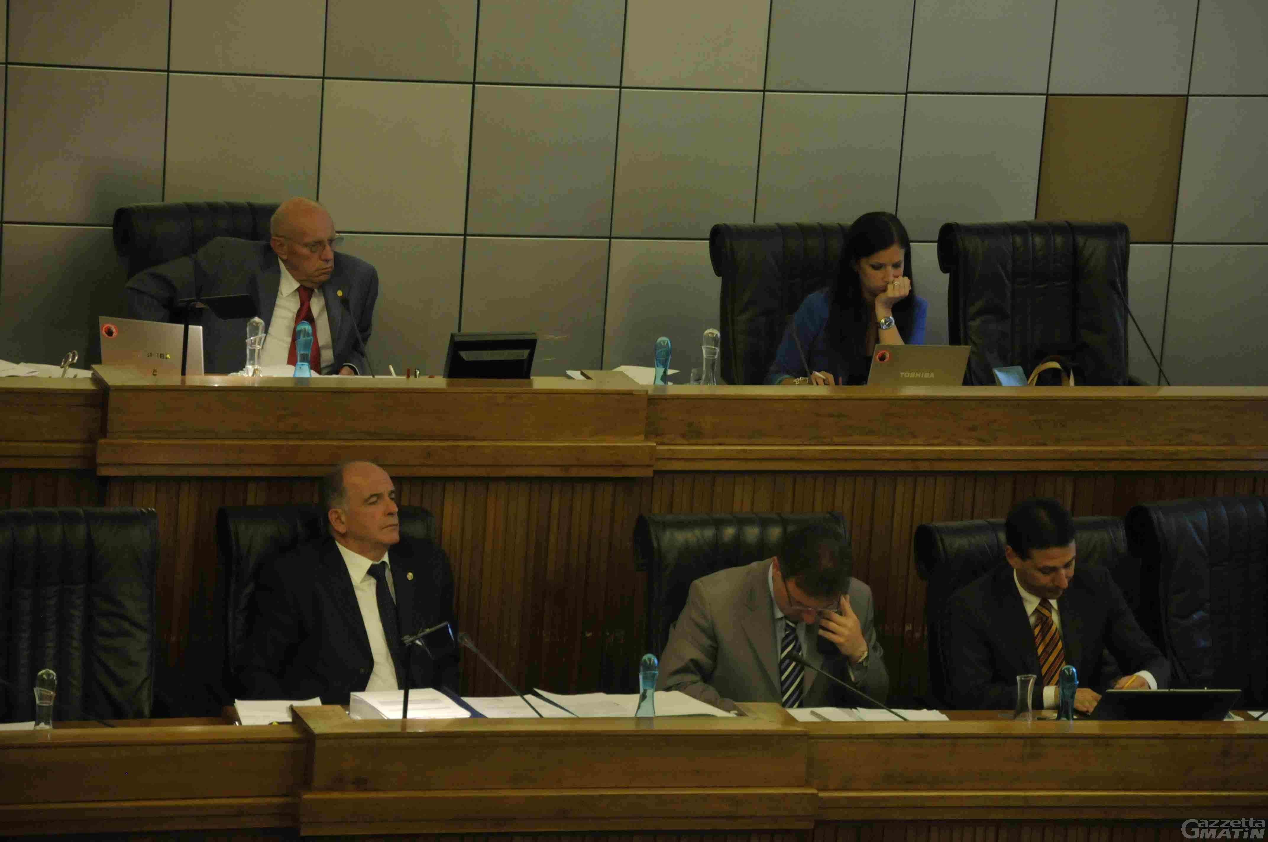 Il Consiglio Valle si taglia lo stipendio del 10 per cento