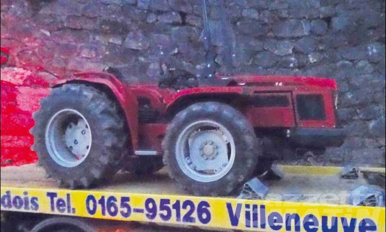 Tragedia: cade dal trattore e viene travolto, muore a 4 anni