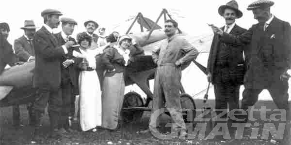 Cento anni fa, il primo aereo atterrò in Valle