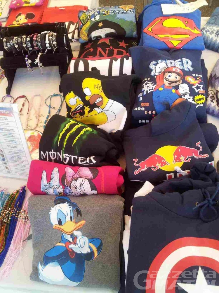 Fiamme Gialle: sequestrate 100 felpe e t-shirt 'taroccate' – Aosta News,  notizie di cronaca, informazioni sportive, news, eventi e spettacoli della  Valle d'Aosta