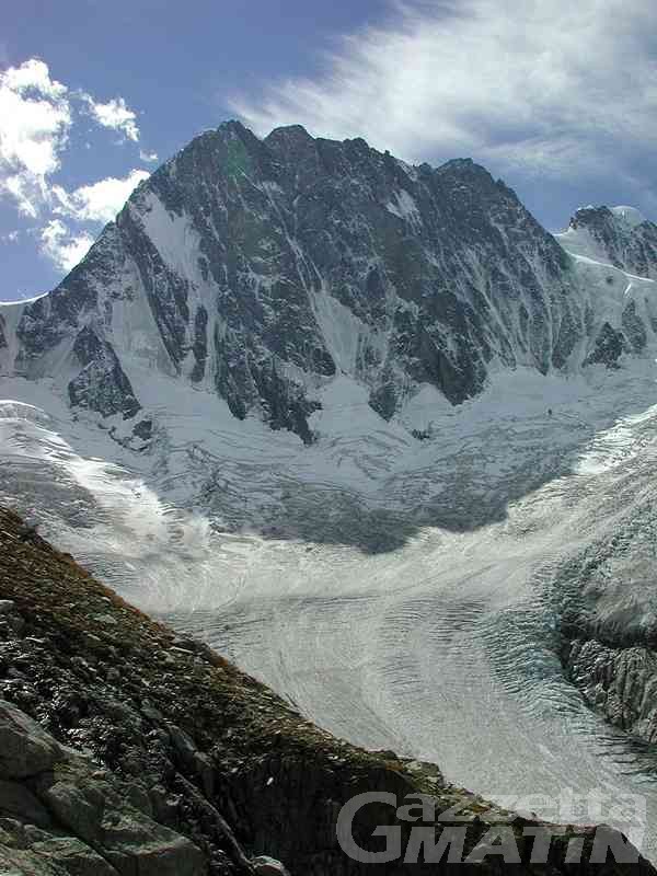 Monte Bianco: tre alpinisti illesi recuperati sulla cresta delle Grandes Jorasses
