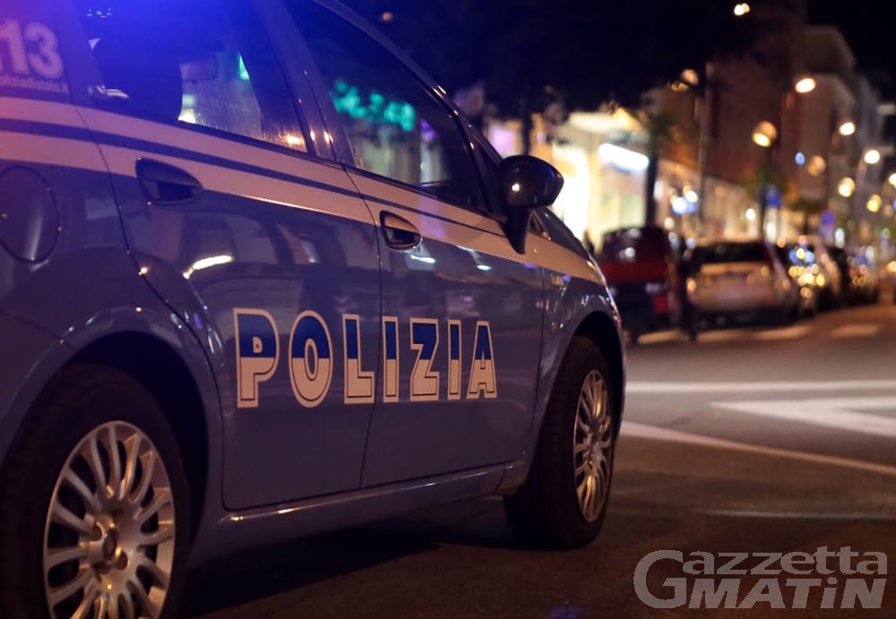 Aosta, serata “danzante” senza mascherine in un locale del centro: sanzionato il titolare Aosta, serata “danzante” senza mascherine in un locale del centro: sanzionato il titolare