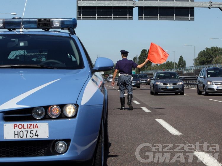 Verrès: contromano in autostrada A/5, 79enne multato dalla Polizia