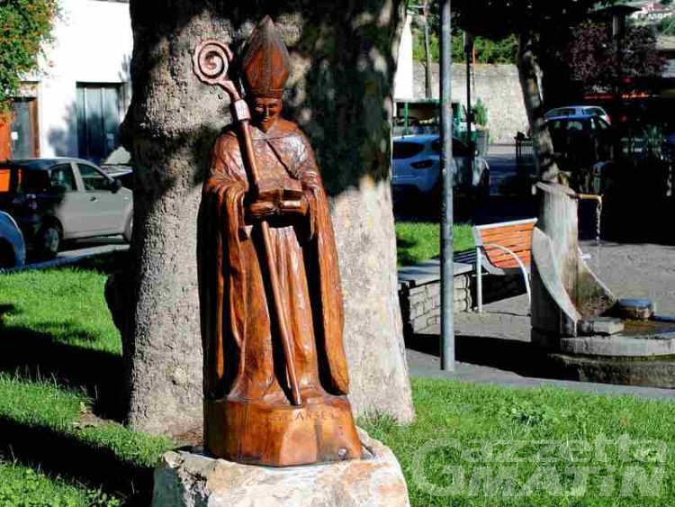 Duplice tentativo di furto ad Aosta: prima la statua in legno di Sant’Anselmo all’Arco d’Augusto, poi il rame sul tetto dei bagni al Parco Saumont