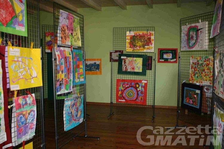 Scuola: in mostra ’emozioni, linee e colori’ dei bambini dell’asilo del Villair di Quart