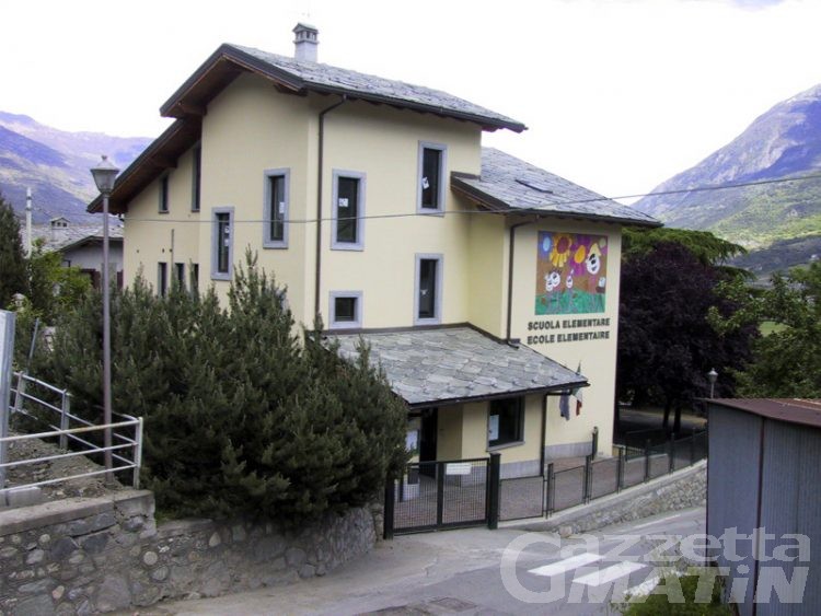 Scuola Chesallet, la bufera investe la dirigenza