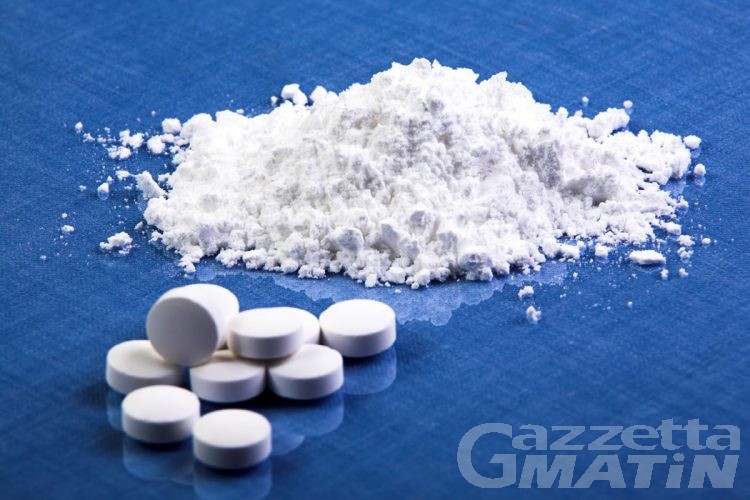 Droga, aostano nascondeva dosi tra i vestiti, denunciato