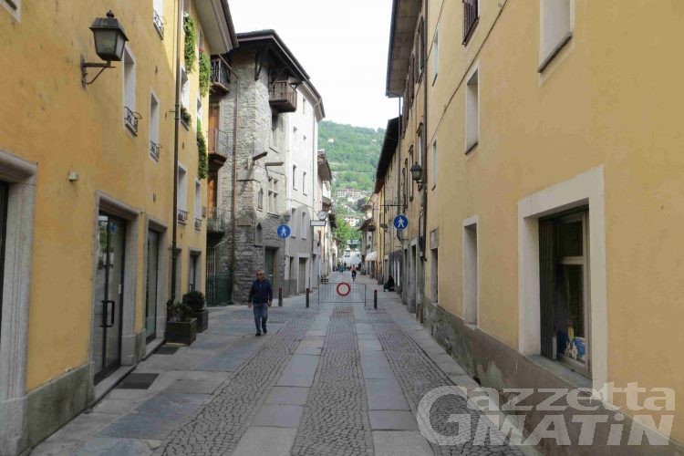 Aosta: i commercianti lanciano l’allarme, «Via Martinet sta morendo»