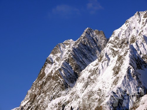 Monte Bianco: morto pilota di parapendio schiantato in parete