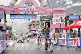 Ciclismo, il Giro d’Italia torna ai piedi del Cervino