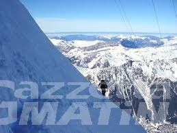 Monte Bianco: alpinista muore sotto gli occhi del compagno di cordata
