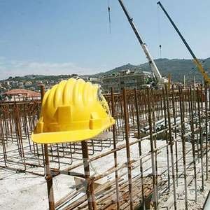 Misure anticrisi, Cgil, Cisl e Uil: «Nel Ddl nessun piano per riattivare il settore edile»