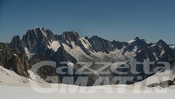 Incidenti in montagna: ghiacciaio del Monte Bianco restituisce corpo di alpinista dopo 32 anni