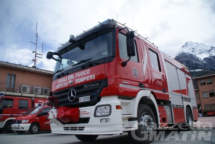 Canna fumaria in fiamme ad Aosta: intervengono i Vigili del fuoco
