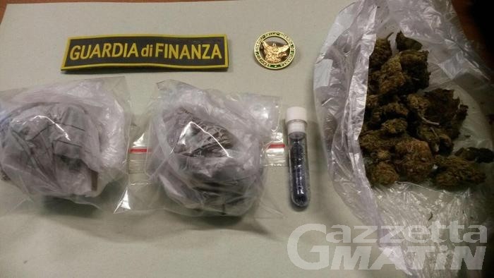 Droga: sorpreso con hashish e marijuana sul treno, arrestato