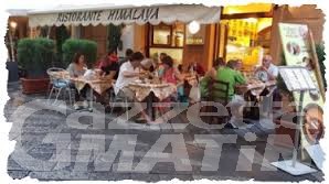 Aosta, due marocchini danneggiano ristorante indiano