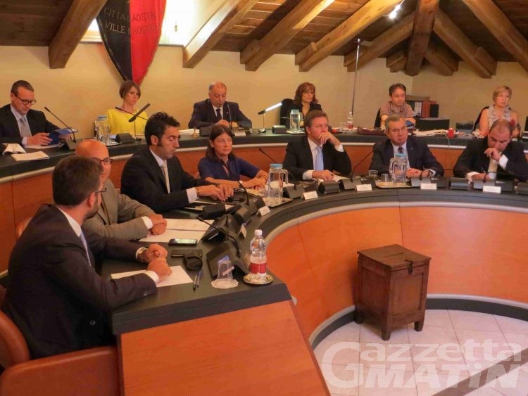 Consiglio Aosta: respinta al mittente la richiesta di dimissioni del sindaco